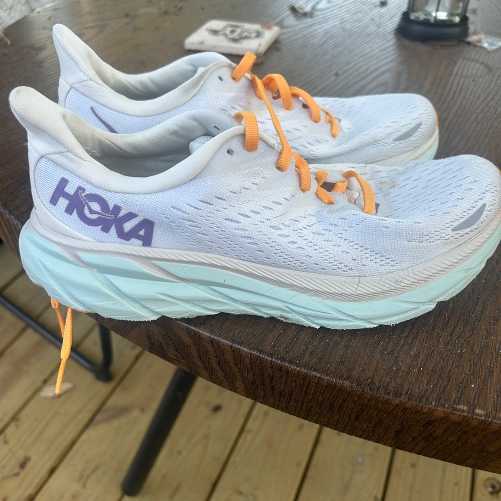 Hoka One One Clifton 8
Blanc De Blanc Purple Seafoam size 8.5